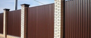 Забор из металлопрофиля - фото